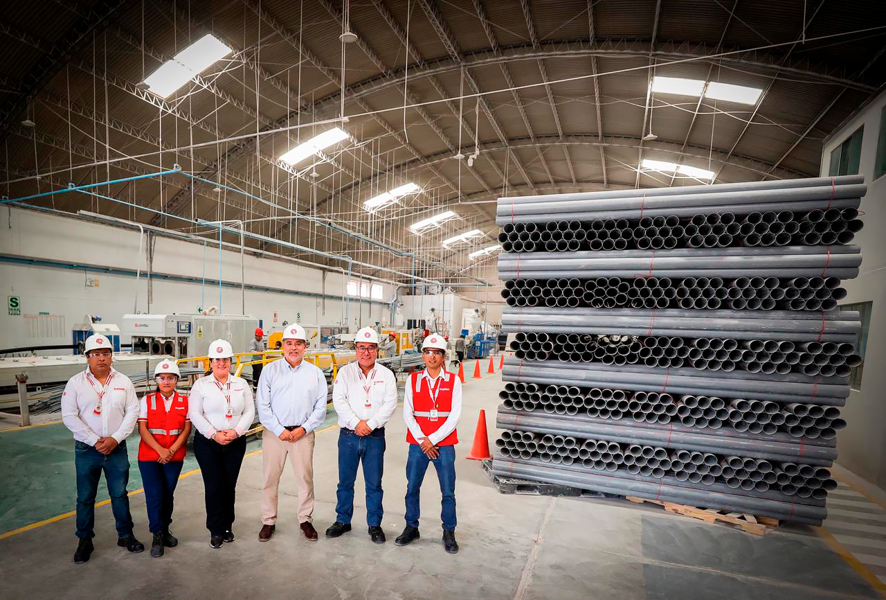 Visita de Viceministro de MYPE e industria a planta CIX.